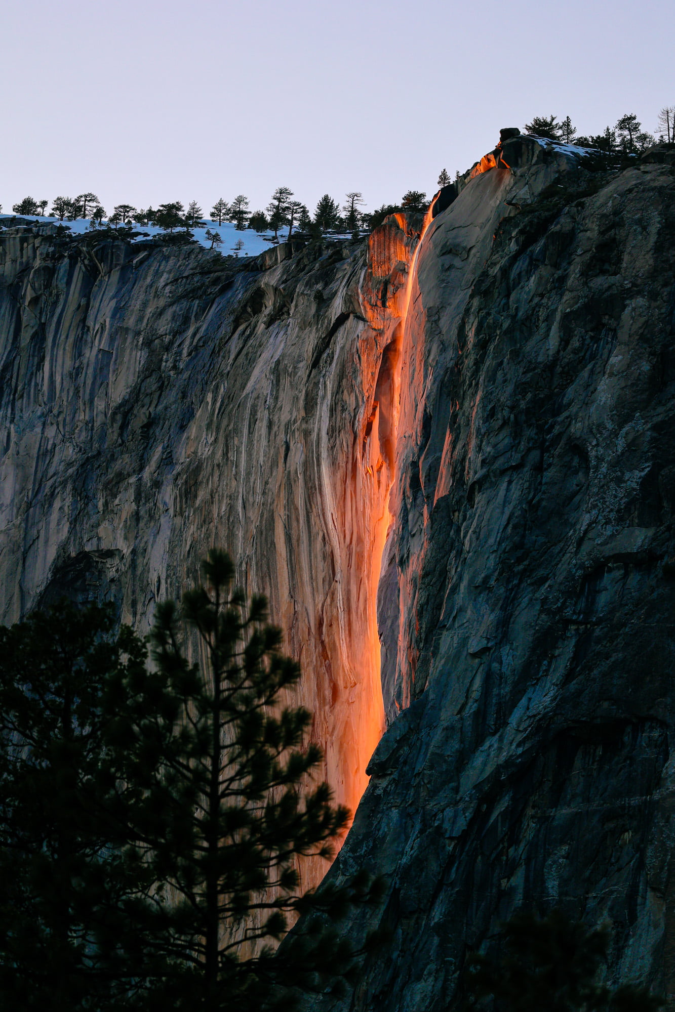 A picture of the red glow of firefall in Yosemite National Park