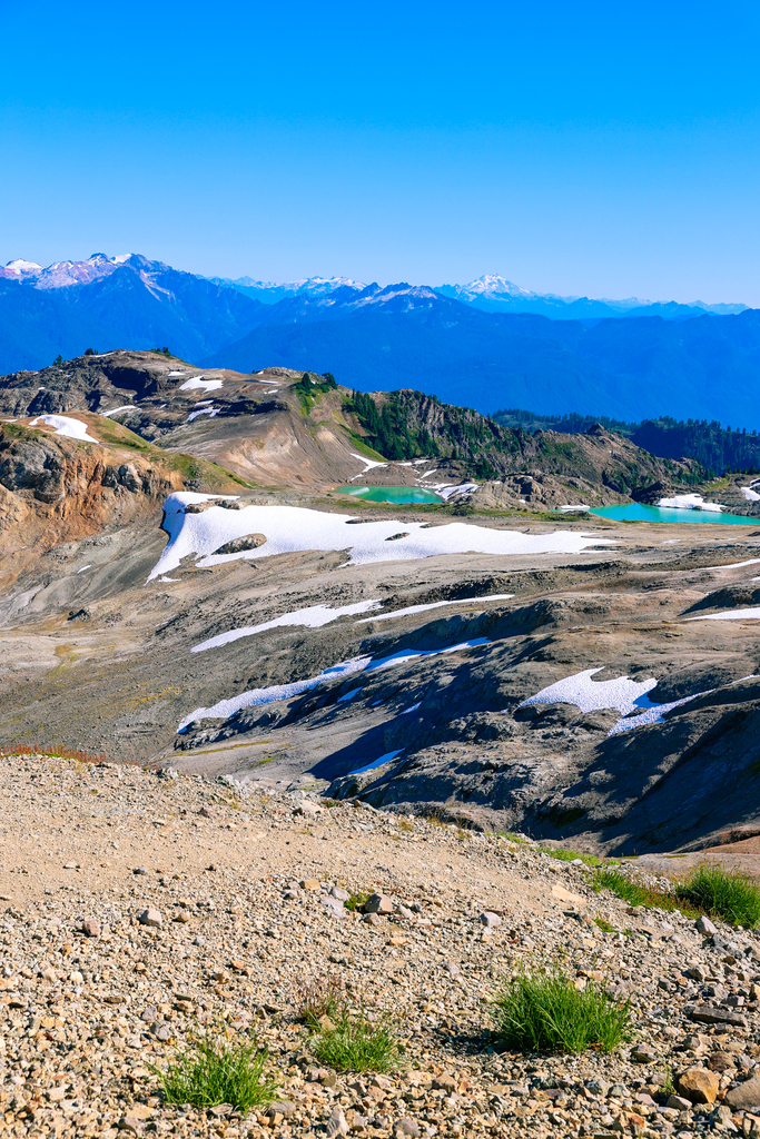 Alpine lakes along the ptarmigan ridge trail near mount baker