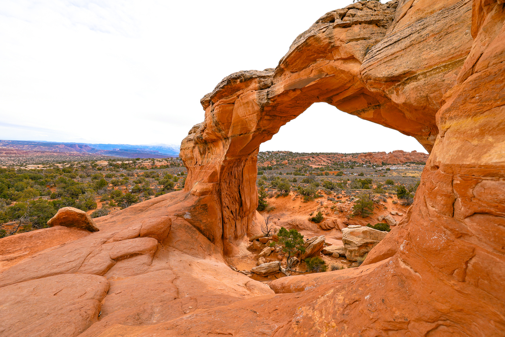 Broken Arch in Arches National Park in Utah
