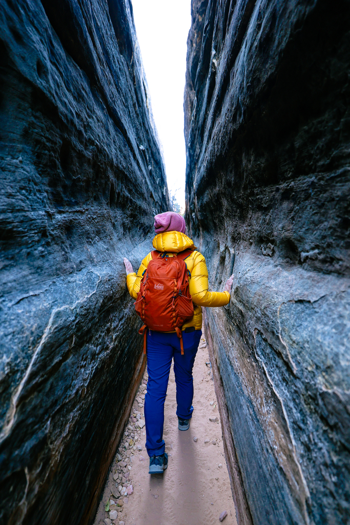 Woman wearing the REI Trail 25 day pack for hiking