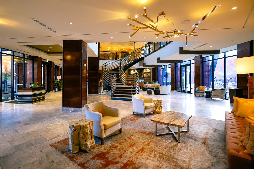 The lobby at the Hoodoo Moab hotel