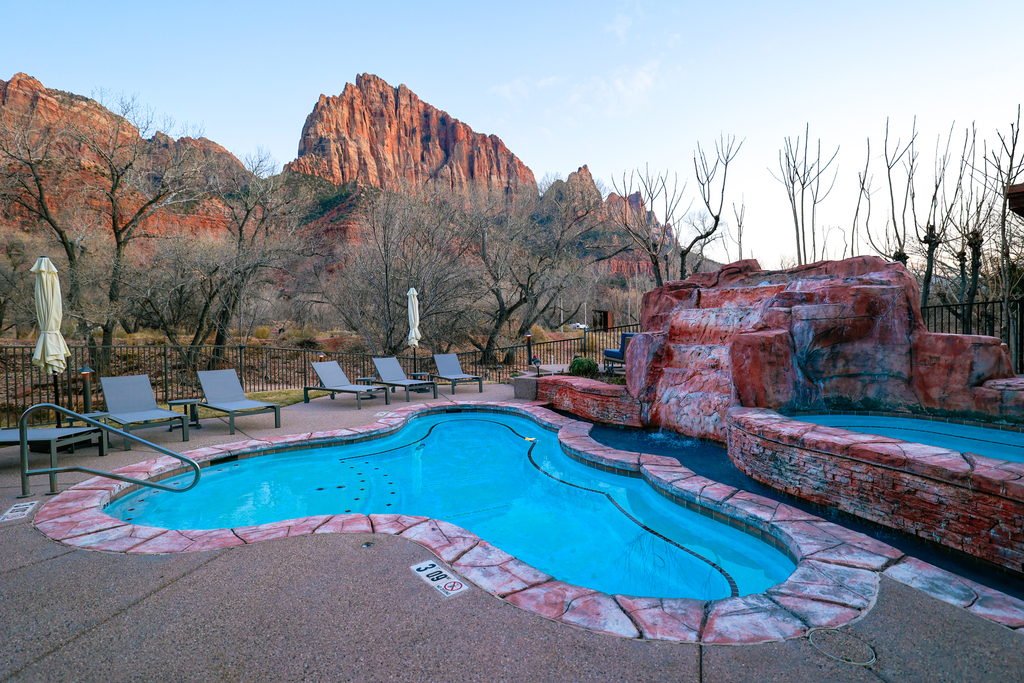 Pool and hot tub of the Cliffrose Hotel near Zion national park