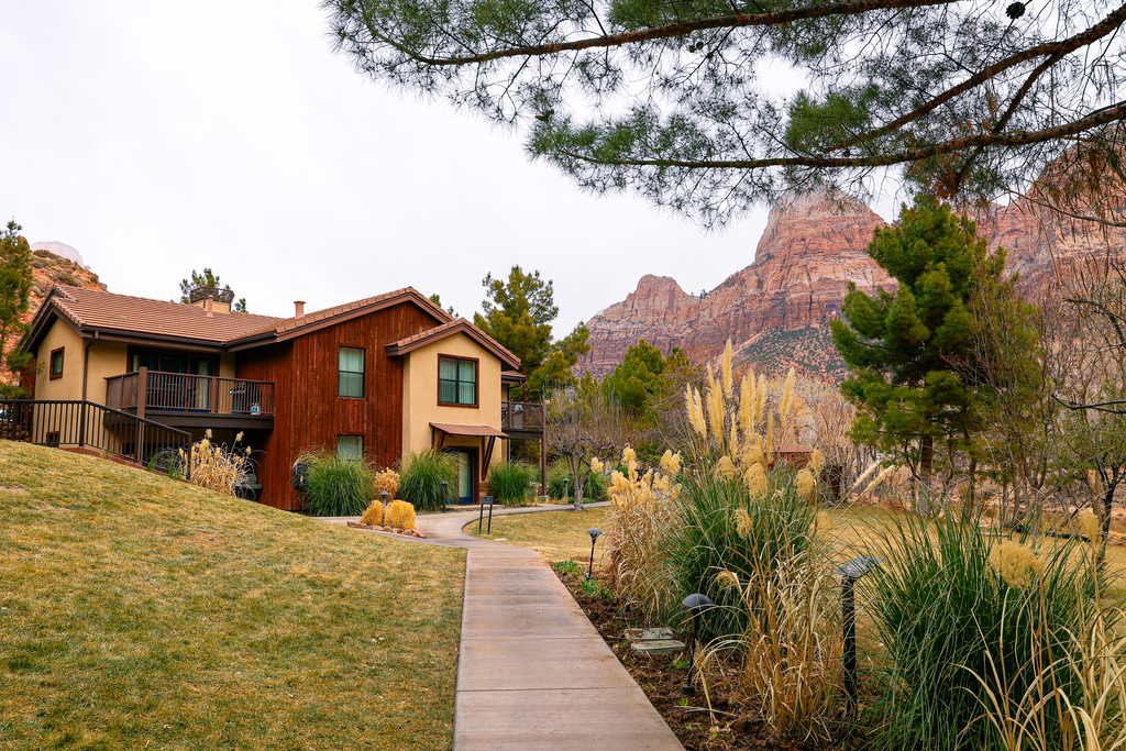The grounds of the Cliffrose Hotel in Zion