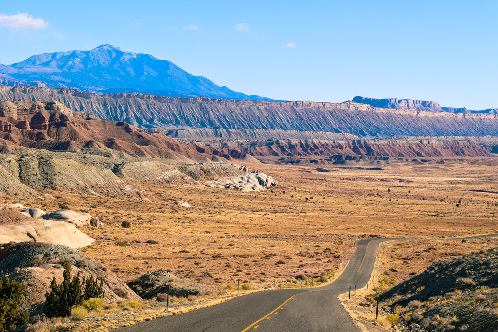 Waterpocket fold driving tour in Capitol reef national park