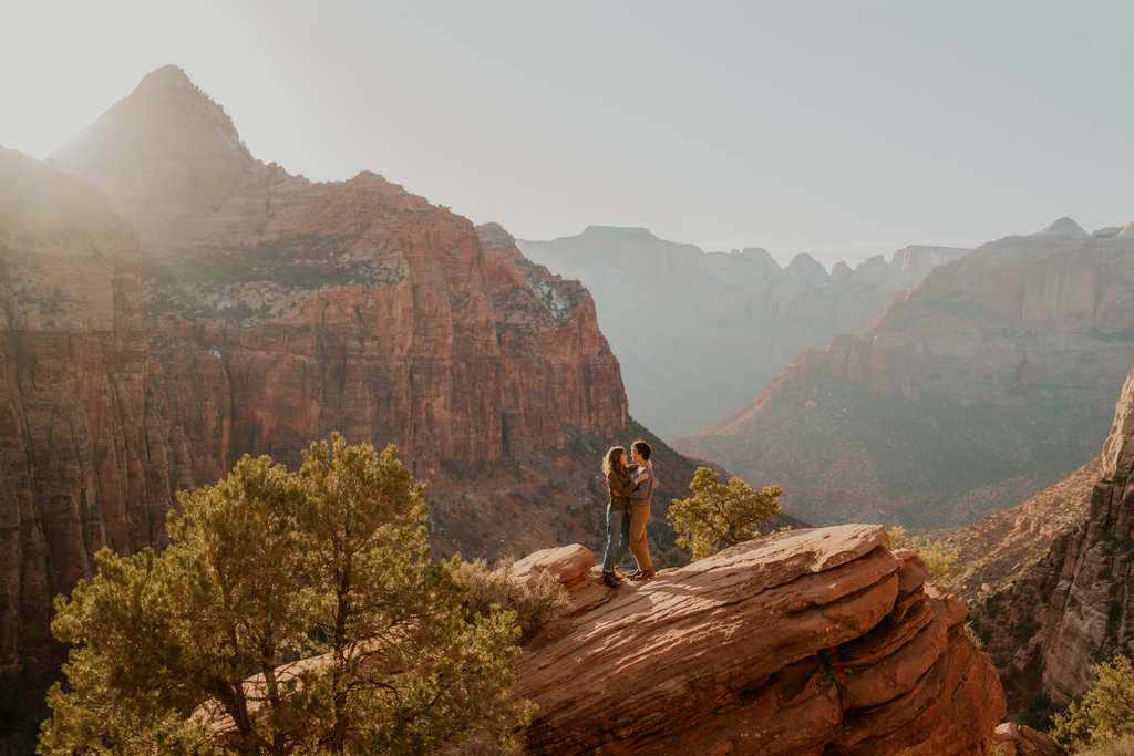 Cute lesbian couple photoshoot in Zion national park at canyon overlook by Zion Adventure Photog