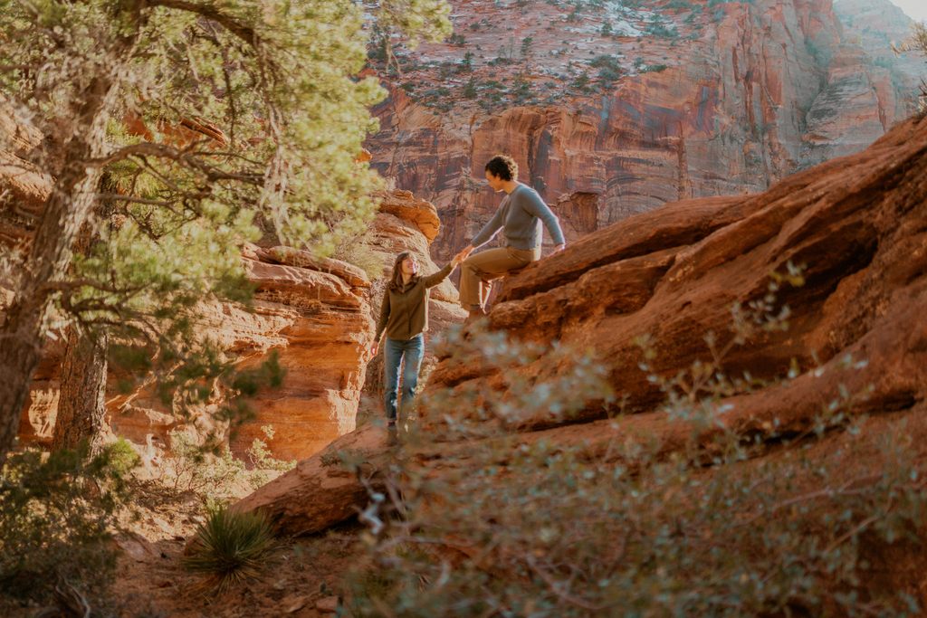 Cute lesbian couple photoshoot in Zion national park at canyon overlook by Zion Adventure Photog
