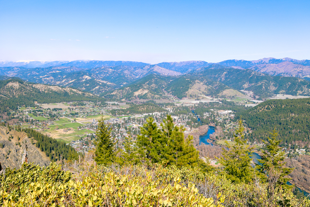Hiking Icicle Ridge Trail in Leavenworth 