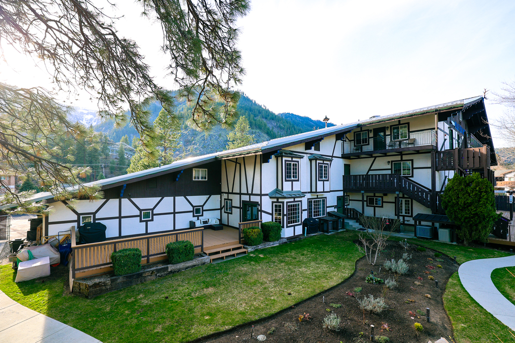 The Blue Elk Inn in Leavenworth washington is one of the best hotels in town