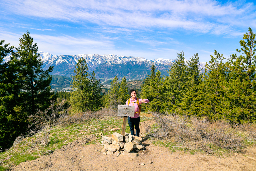 Hiking Sauer's Mountain in Leavenworth in spring with wildflowers in central washington