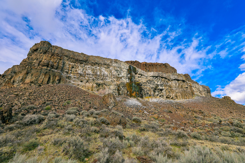 The geology of Ancient Lakes in Central Washington. Waterfall cascading down a basalt cliff.