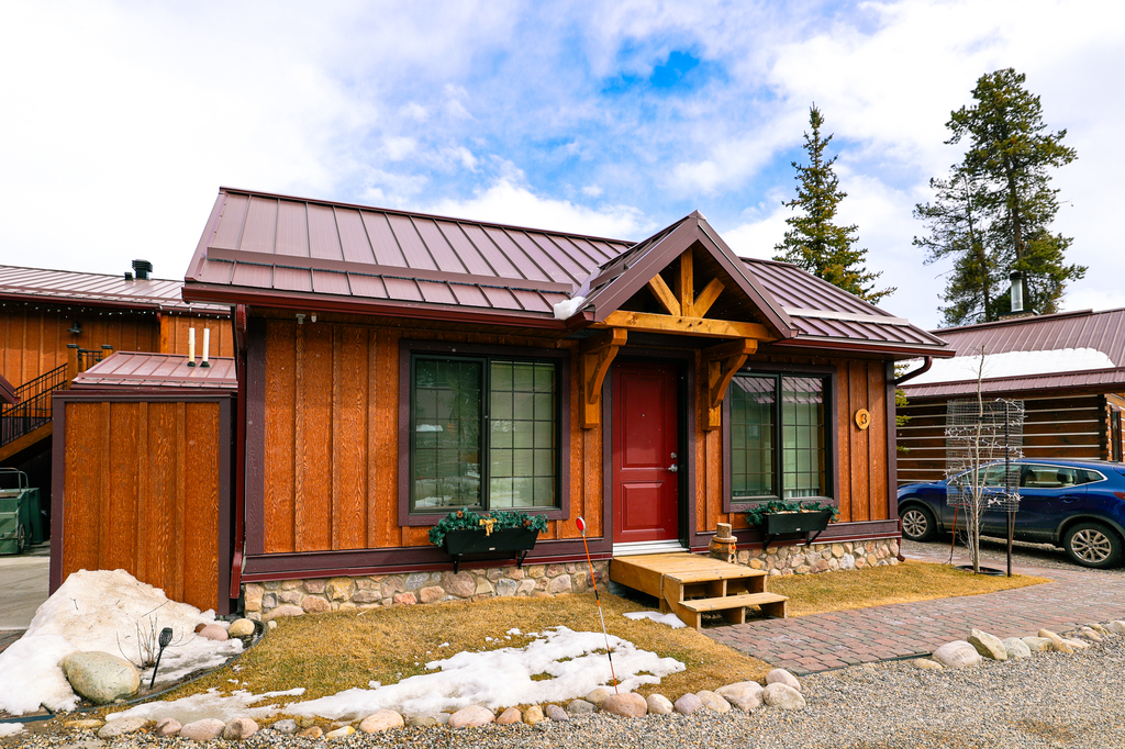 Bear Hill Lodge in Jasper, Alberta Canada
