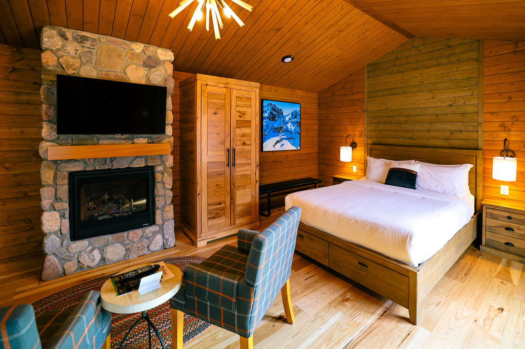 Bear Hill Lodge in Jasper, Alberta Canada. lodging in Jasper National Park Canada