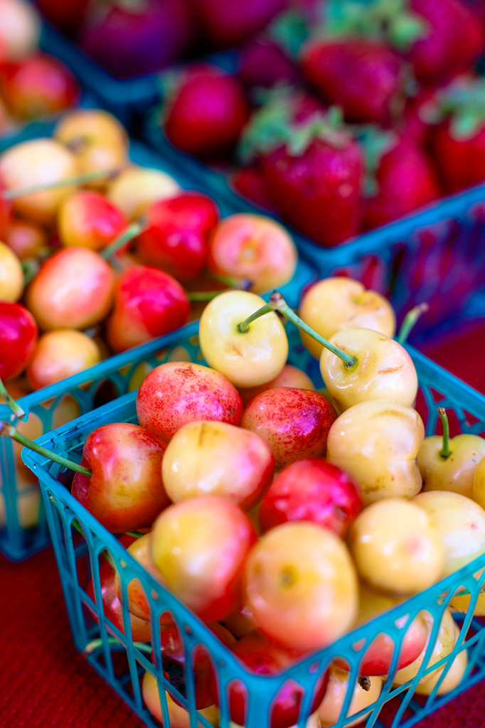 Berries at Chico certified farmers market in California