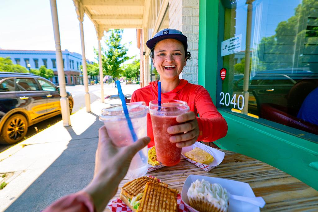Lunch at Mug Shots Cafe in downtown Oroville California