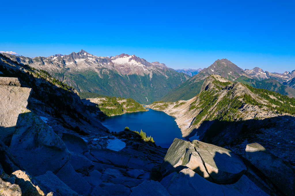 Hidden Lake Lookout hike in summer in Washington state North Cascades National Park