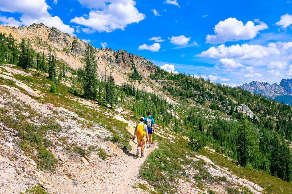 Hiking Cutthroat lake and cutthroat pass in Washington