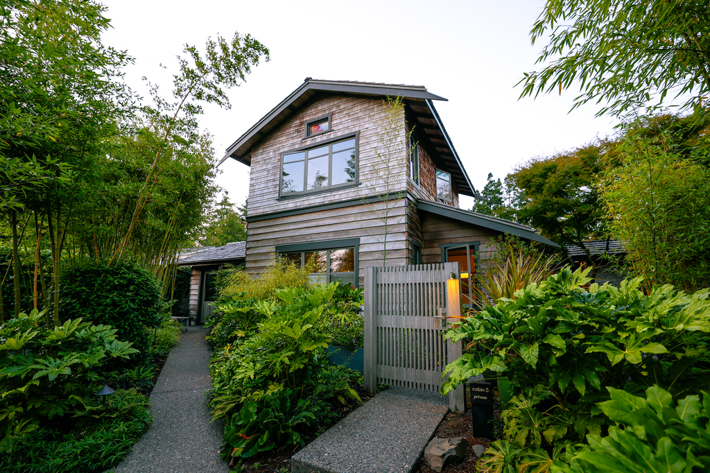 Upscale lodging at Coast Cabins in Manzanita, Oregon