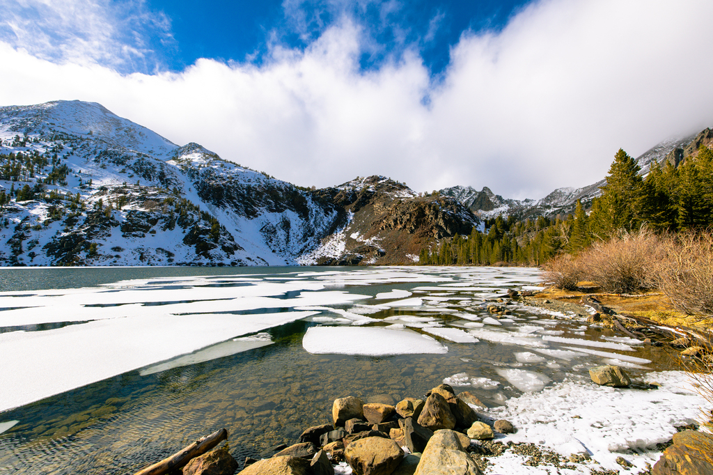Virgnia Lakes, Big Virginia Lake in mono county in winter California with ice