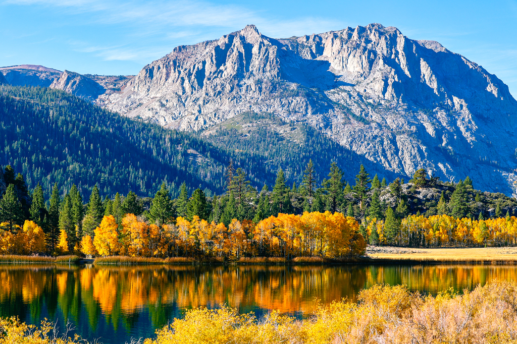 June Lake Loop near Mammoth Lakes along Highway 395 fall colors